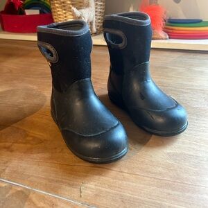 Bogs insulated toddler boots - size 10